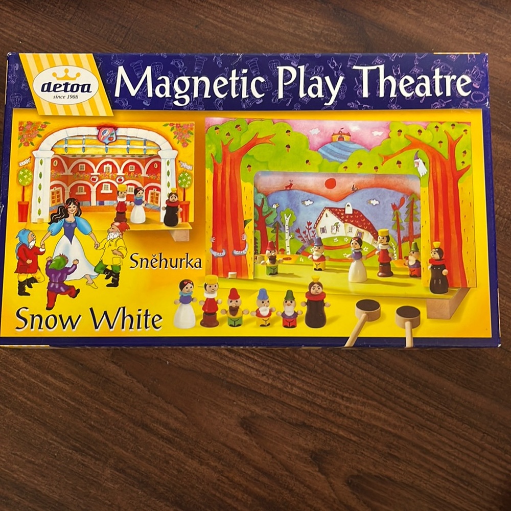 Snow White Magnetic Theatre
